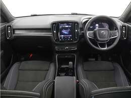 Google搭載/ETC2.0/360度カメラのフルセット搭載。9インチ・タッチスクリーン式センターディスプレイと、モード選択式の12.3インチデジタル液晶ドライバー・ディスプレイを装備。