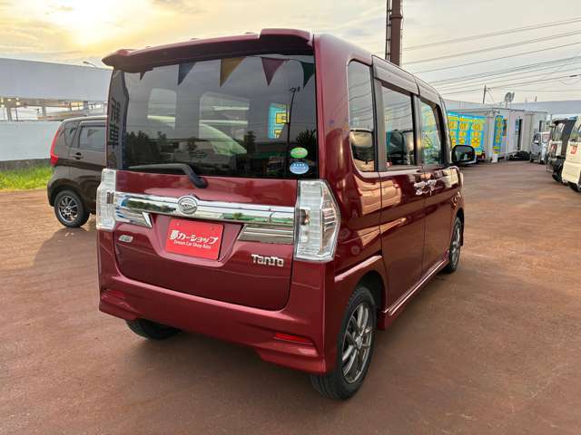 代車完備しておりますので、無料で貸し出し致します。（空車次第）