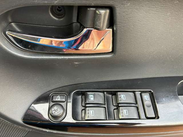 板金、修理、車検、用品の購入、取り付けはもちろん　新車中古車販売、お車の買取、廃車、レンタカーのご用命、保険の代行も当店にご相談ください
