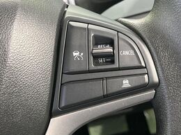 【アダプティブクルーズコントロール】高速道路での長距離走行が楽に！！自動で速度を保つクルーズコントロールが、衝突軽減システムと連携し、前方の車両を感知して車間を保つように速度調節してくれます！！