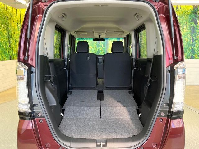 普段のお買い物や通勤、送迎等に十分な荷室スペースを確保しております。セカンドシートを倒すと、大きな荷物の積載も可能です♪