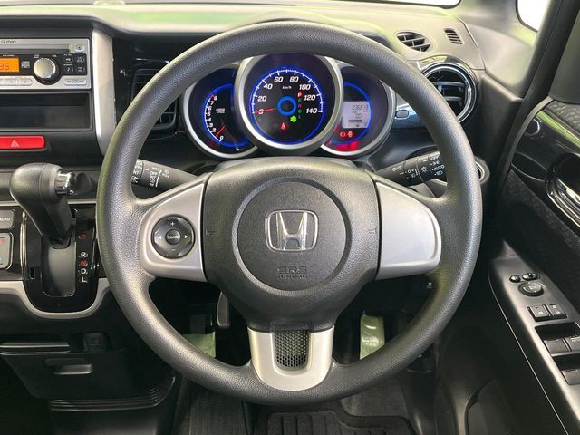 ステアリングも使用感が少なく、きれいな状態となっております♪