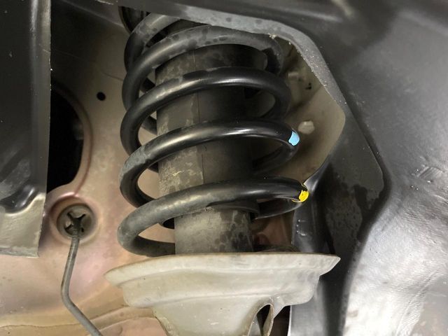 お車を安心してお乗りいただく為には、足回りの定期点検が欠かせません。サービスサポート（有償保証）では無料点検もご提供しており、安心のカーライフをお過ごしいただけるサポート体制が整っています。