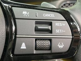 【アダプティブクルーズコントロール】高速道路での長距離走行が楽に！！自動で速度を保つクルーズコントロールが、衝突軽減システムと連携し、前方の車両を感知して車間を保つように速度調節してくれます！！