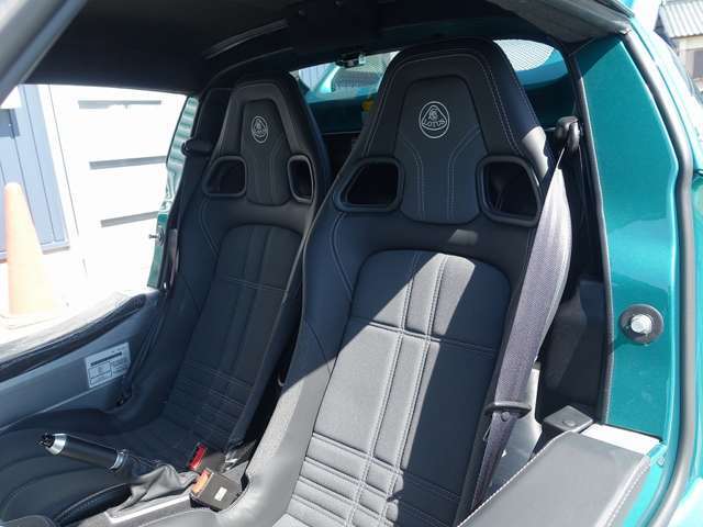 お客様のご予算の中で、こちらのお車に追加パーツを装着して納車する事も可能です。エアロ、Dampers、アルミホイールなど、ご希望の仕様での注文製作も承っておりますので、ご希望などをお聞かせください