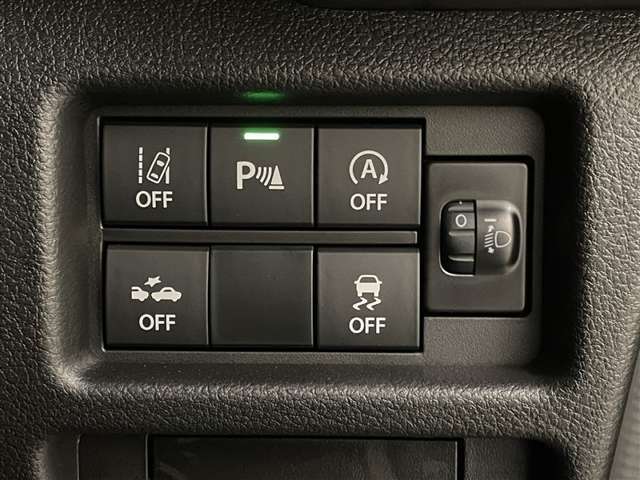 ■車両逸脱警報OFF、■リヤパーキングセンサーOFF、■アイドリングストップシステムOFF、■DCBS（デュアルカメラブレーキサポート） OFF、■ESP OFF　各スイッチ、■光軸調整ダイヤル 装備