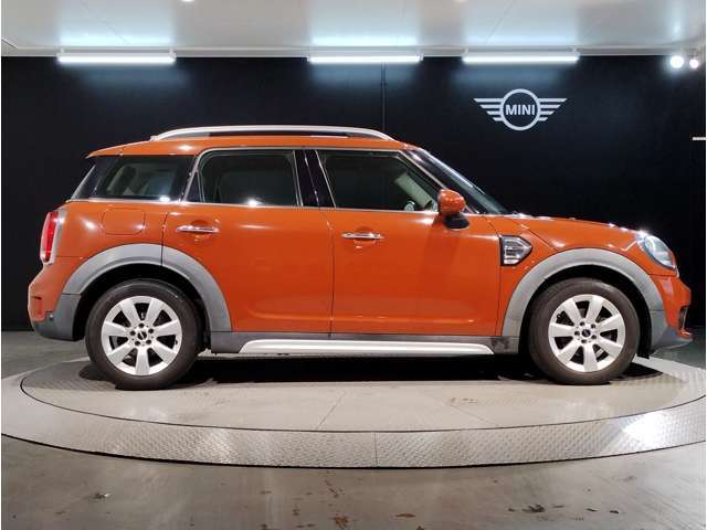 ☆MINIの車の始まりは大人四人がギリギリ乗れるコンパクトな車です！！今となっては3ナンバーですが、もともとは5ナンバーの車でした！！