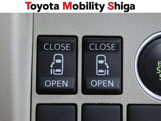 運転席からワンタッチでパワースライドドアの開閉ができて便利です。