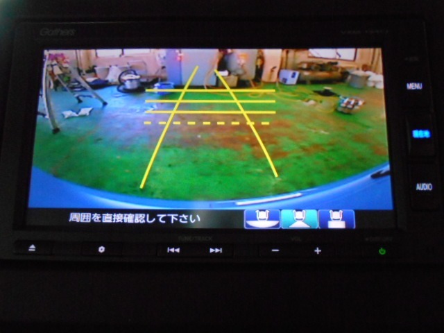 バックカメラの画像です。ガイドラインがスムースな車庫入れをサポートいたします！車庫入れの安心感がアップしますね☆
