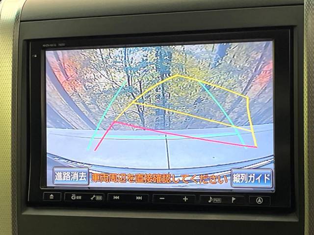 【バックカメラ】駐車時に後方がリアルタイム映像で確認できます。大型商業施設や立体駐車場での駐車時や、夜間のバック時に大活躍！運転スキルに関わらず、今や必須となった装備のひとつです！