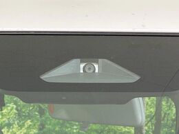 【スズキ　セーフティサポート】走行中に前方の車両等を認識し、衝突しそうな時は警報とブレーキで衝突回避と被害軽減をアシスト。より安全にドライブをお楽しみいただけます。