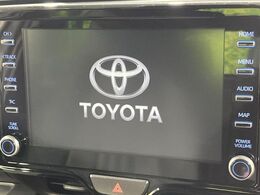 【8インチ　ディスプレイオーディオ】大画面のディスプレイはAppleCarPlayやAndroidAutoが利用可能。大きな画面でスマホナビアプリ等が利用いただけます♪