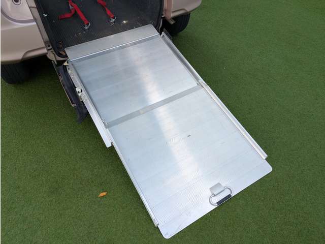 遠方でご来店出来ない、コロナで外出を控えてるお客様もご安心下さい。車の詳細、乗り換え相談、ローン審査もリモートでご対応させて頂きます。LINE等で画像もお送り致しますのでご自宅からご購入が可能です