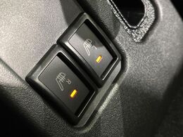 【シートヒーター】寒い日に重宝するシートヒーター！エアコンより早く温まってくれるので寒がりの人も安心ですね♪エアコンの温風は乾燥するから苦手、という方にもをおすすめです。