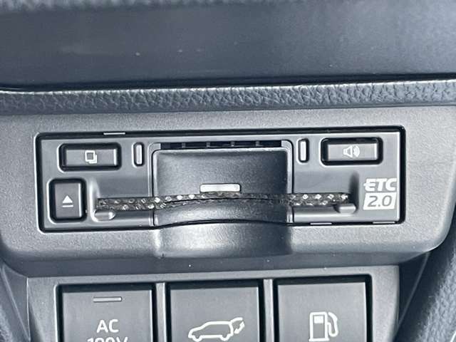 ◆【ETC】有料道路を利用する際に料金所で停止することなく通過できる、ETC車載器（ノンストップ自動料金収受システム機器）が装備されています。セットアップを行うことで利用可能になります。