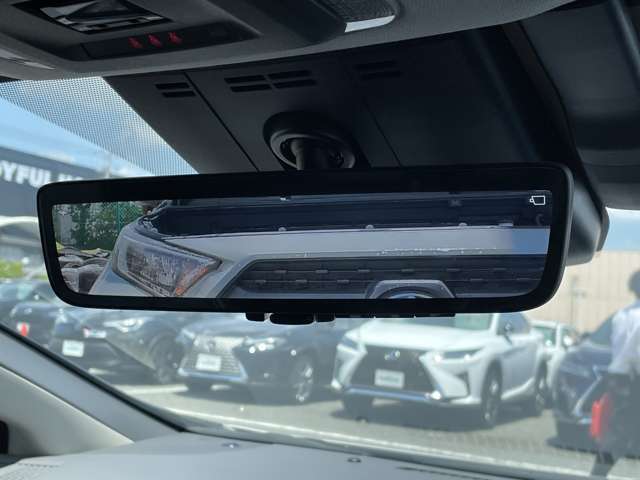 ◆【デジタルインナーミラー】車両後方カメラの映像をルームミラーに映すことが出来ます。 そのため、後席に人や荷物があって後方が見えづらい場合でもしっかり視界を確保することが出来ます。