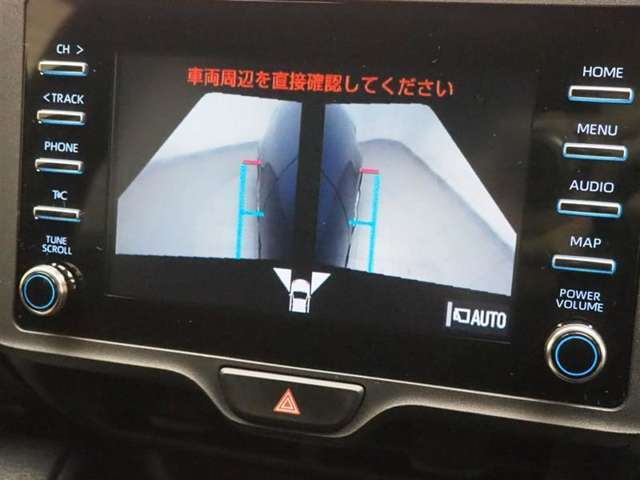 パノラミックビューモニター付きです。車両を上から見たような映像をディスプレイオーディオ画面に表示。運転席からの目視だけでは見にくい、車両周辺の状況をリアルタイムでしっかり確認できます。