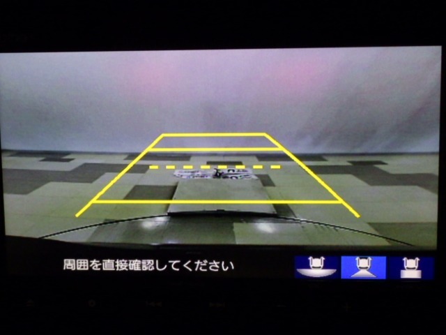 バックカメラの画像です。ガイドラインがスムースな車庫入れをサポートいたします！車庫入れの安心感がアップしますね☆
