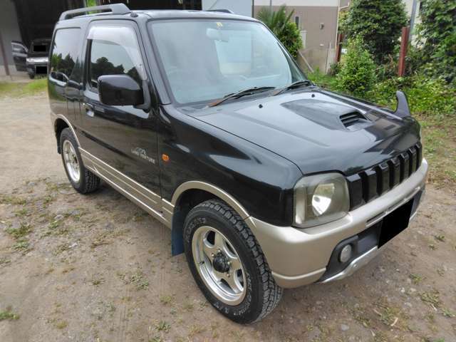 全国から陸送費込みでの多数のお問い合わせがあります。中古車は一点ものですので、価格や装備・カラーなど気に入った車両はすぐお問い合わせください。
