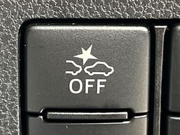 【スマートアシストIII】走行中に前方の車両等を認識し、衝突しそうな時は警報とブレーキで衝突回避と被害軽減をアシスト。より安全にドライブをお楽しみいただけます。