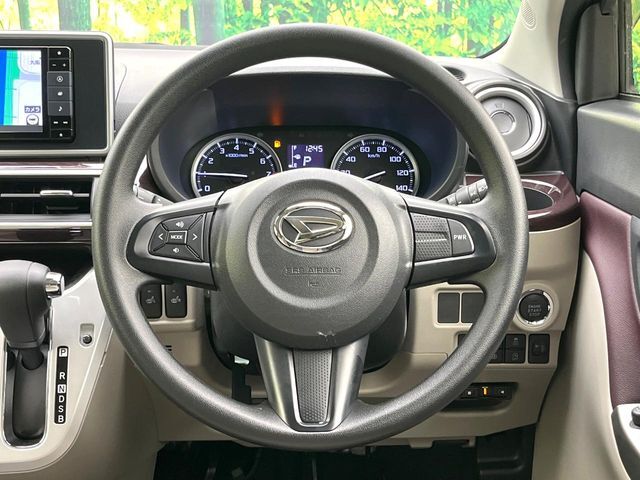 【ステアリングスイッチ】運転中、前方から目線をそらすことなく、オーディオ等の操作が可能な便利機能！安心＆快適なドライブを演出してくれます♪