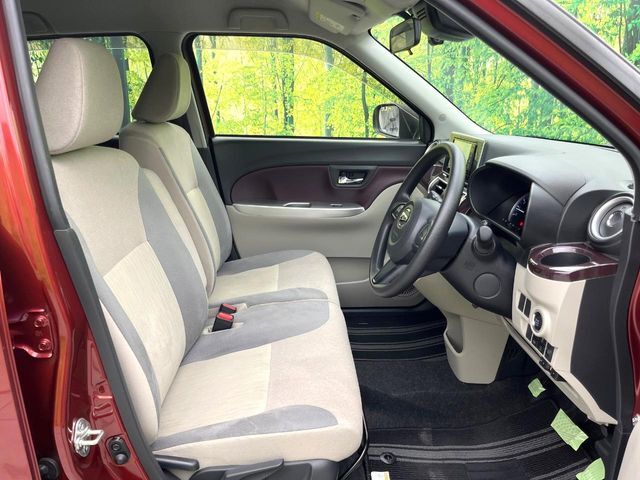 運転席シート廻りは使用感も少なく、良好な状態となっています。丁寧に使われていたことがよくわかりますね。