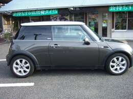 陸運支局認証の自社工場を展示場に併設しておりますので、ご購入後もご安心頂き、ずっとお付き合い出来るお店を目指して今日も頑張っております。　☆創業52年☆高知トヨペット特約店☆