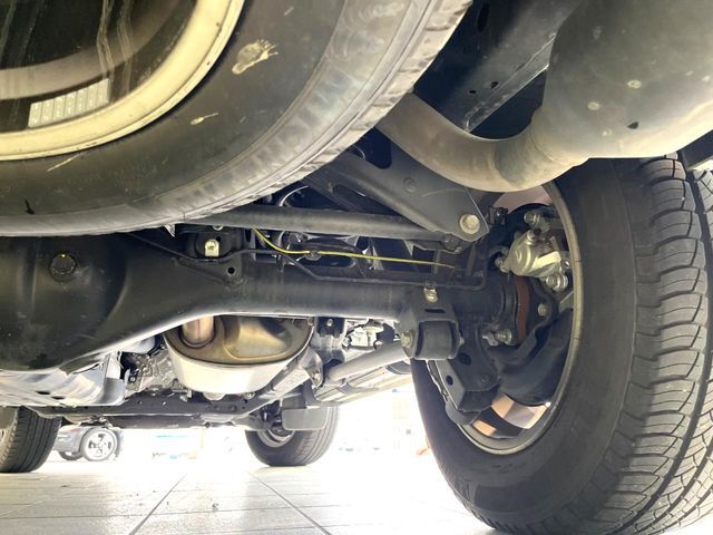 お車を安心してお乗りいただく為には、足回りの定期点検が欠かせません。サービスサポート（有償保証）では無料点検もご提供しており、安心のカーライフをお過ごしいただけるサポート体制が整っています。