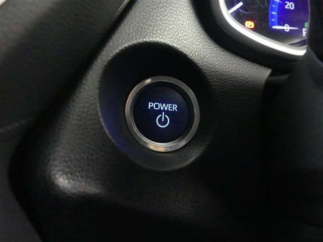 スマートキーを携帯していればキーを取り出さずにドアを施錠＆解錠。クルマの始動も可能です。