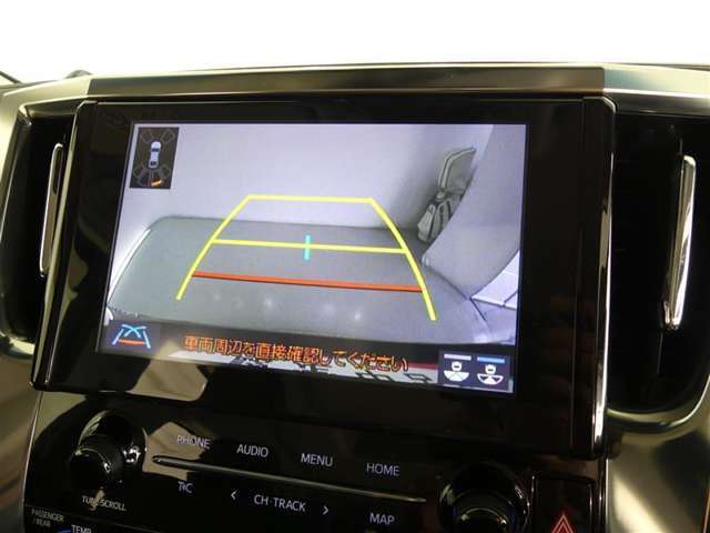 車庫入れや駐車で威力を発揮するのがバックモニター！ナビディスプレイに後ろの様子が映し出されるから安心です。