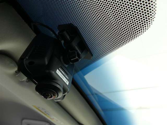 安心装備ドライブレコーダーを装備しています。自車の走行状態を常に録画しています。