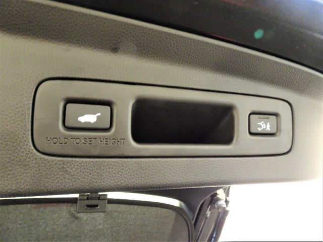 ハンズフリーアクセスパワーテールゲート(予約クローズ機能付)付きです☆