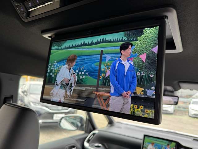 【後席モニター】オプションの2列目後席モニターです！2列目にお乗りの方でも、TVやDVDがご視聴可能です！2列目の方も快適にお乗りいただけること間違いなしですDuxy清須店052-400-0855まで