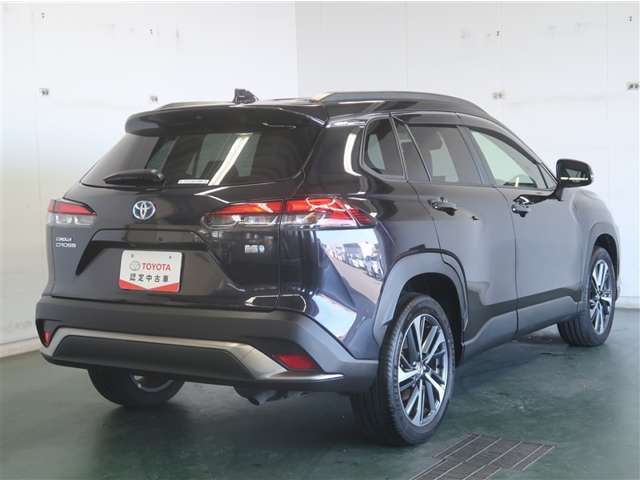 広々とした車内空間に優れた燃費性能。更にデザインも上質で人気のお車です！