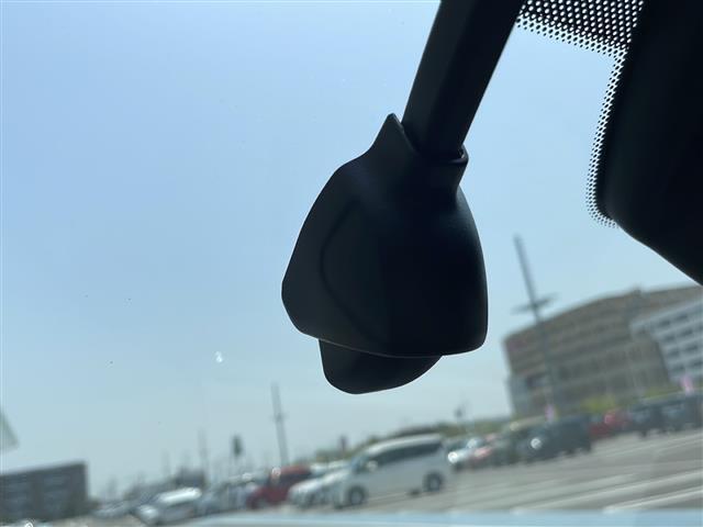 【ドライブレコーダー】映像・音声などの運転中の記録を残します。事故などを起こした起こされた時の証拠になりえますので、もしも時でも安心ですね。