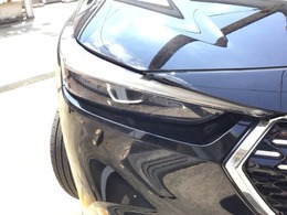 【LEDヘッドライト】ディスチャージヘッドライト（HID）と同等の明るさで、夜道や雨天走行が明るく視界良好！！　フォグライトも装備で、安心感さらにUPです♪安心ドライブを楽しんで下さい♪