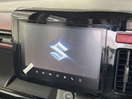 【純正ナビ】人気の純正ナビを装備しております。ナビの使いやすさはもちろん、オーディオ機能も充実！キャンプや旅行はもちろん、通勤や買い物など普段のドライブも楽しくなるはず♪