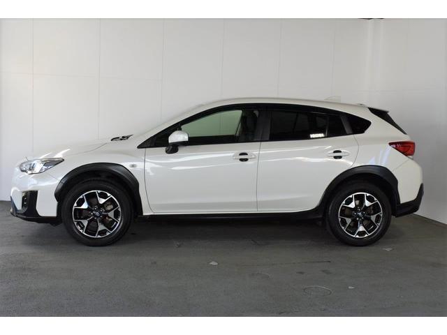 スバルの4WD(AWD)は直進安定性に優れ、日常走行から高速走行まで、さまざまなシーンで安心感に満ちた走りが愉しめます。それは悪路や泥道など左右のタイヤの路面状況が異なるシーンでも変わりません。