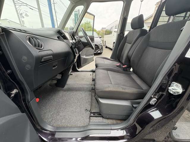 内装や外装も隅々までクリーニングしてからご納車致します♪