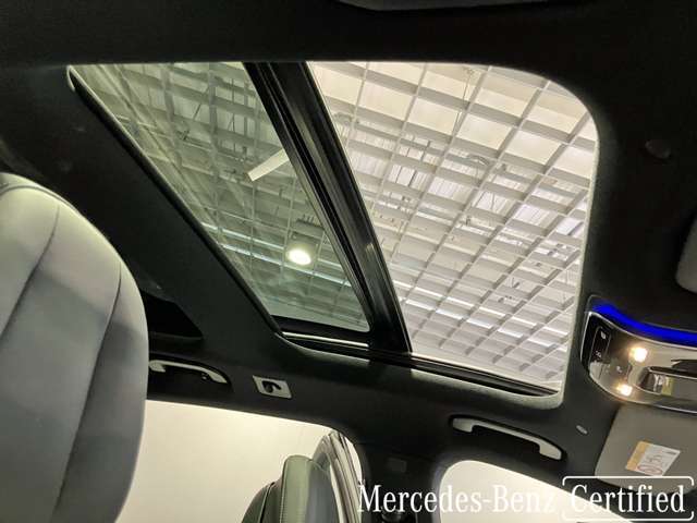 メルセデスの認定中古車には、経験豊富なメカニックが最大100項目にも及ぶ点検・整備項目が設定されています。