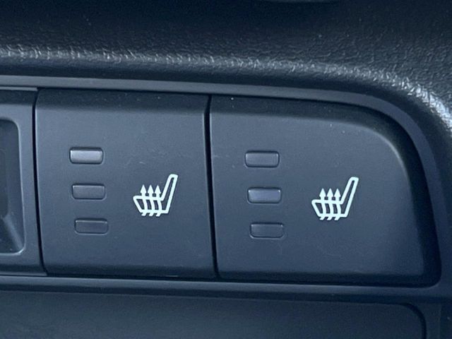 【シートヒーター】寒い日に重宝するシートヒーター！エアコンより早く温まってくれるので寒がりの人も安心ですね♪エアコンの温風は乾燥するから苦手、という方にもをおすすめです。