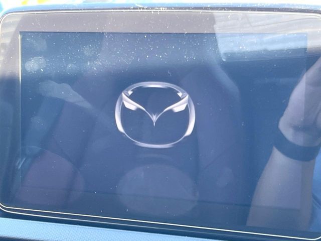 【マツダコネクトナビ】車内の雰囲気にマッチした一体型タイプのナビ。各種車輌設定やBluetooth再生等、様々な機能が楽しめます。直感的なダイヤル操作が可能で、使い勝手も良好です。