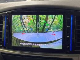 【バックカメラ】駐車時に後方がリアルタイム映像で確認できます。大型商業施設や立体駐車場での駐車時や、夜間のバック時に大活躍！運転スキルに関わらず、今や必須となった装備のひとつです！