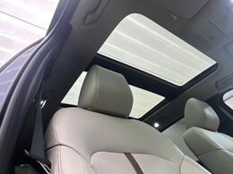 【問合せ：0776-53-4907】【パノラマサンルーフ】車内の解放感が一気に上がる大型のパノラマルーフ！季節を問わず開放的で快適なドライブをお楽しみいただけます。