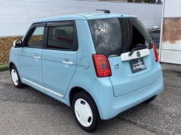 自社整備工場で点検整備をおこなってからお渡ししています。車検が残っている場合は『12ヶ月点検整備』を、車検整備付きの場合は『車検整備』をおこないます。整備費用は車両本体価格に含まれています。