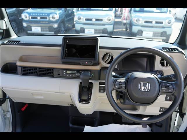 アベカツの納車式☆花束＆ゴールデンキーをもっての記念撮影☆10年に1度と言われるお車の買い替え。忘れられない瞬間をスタッフと主役のお客様で作り上げましょう！！