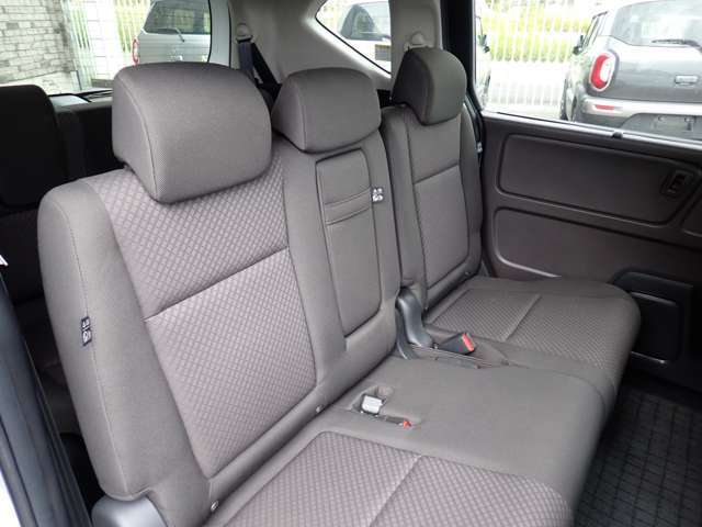 リアシートもこの通り！　外観からは想像も出来ないぐらい広いんです♪