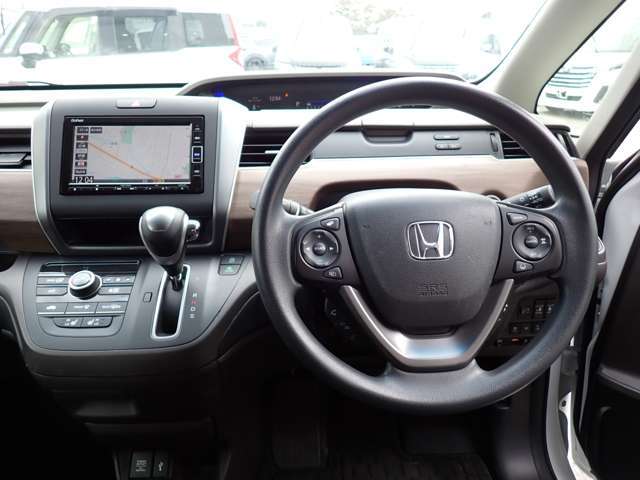 操縦性、操作性に優れたインパネ廻り！