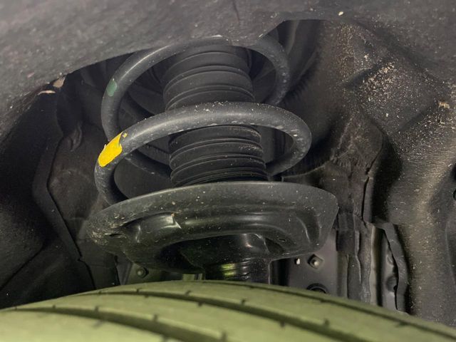 お車を安心してお乗りいただく為には、足回りの定期点検が欠かせません。サービスサポート（有償保証）では無料点検もご提供しており、安心のカーライフをお過ごしいただけるサポート体制が整っています。