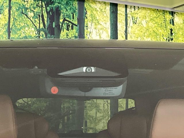 【トヨタセーフティセンス】走行中に前方の車両等を認識し、衝突しそうな時は警報とブレーキで衝突回避と被害軽減をアシスト。より安全にドライブをお楽しみいただけます。
